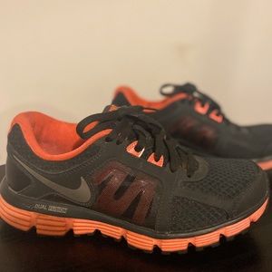 Women’s sneakers Nike dual fusion ST2 sz 9